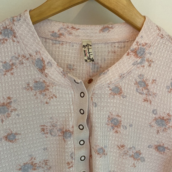 Free People t-shirt ( undershirt ) small - Picture 3 of 4